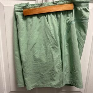 Like New- Lululemon Pace Breaker 7” Shorts - Linerless